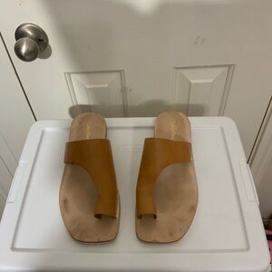 Calvin Klein Women Ronia Leather Split Toe Casual Sandal